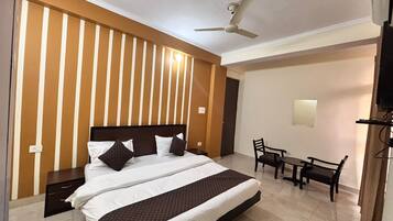 Rom – deluxe, fjellutsikt | Wi-fi (inkludert) og sengetøy