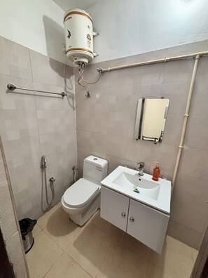 Deluxe Room | Bathroom | Shower, towels, soap - The Shivaay AIIMS by Lovely Hospitality (Rishikesh)