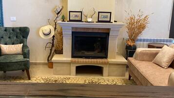 Phòng tập thể, nhiều phòng ngủ, hút thuốc, ban công | Phòng khách