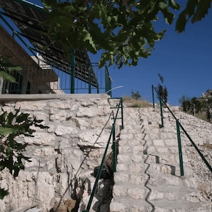 Shared Dormitory, Multiple Bedrooms, Smoking, Balcony | Property grounds - Room-charming Guest Room Rental in Jaj L (Jaj)