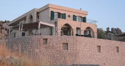 Room-charming Guest Room Rental in Jaj L
