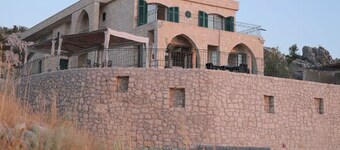 Room-charming Guest Room Rental in Jaj L