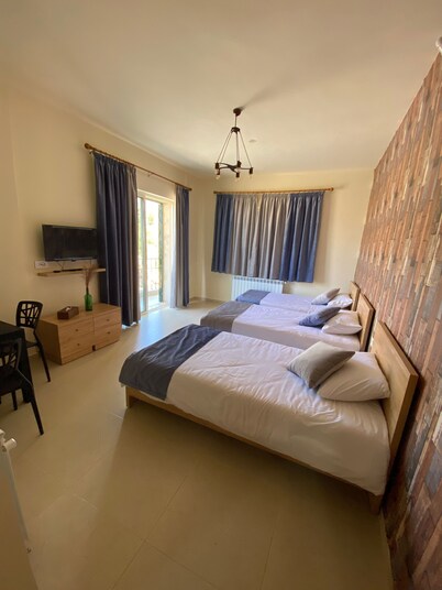 Room-charming Guest Room Rental in Jaj L