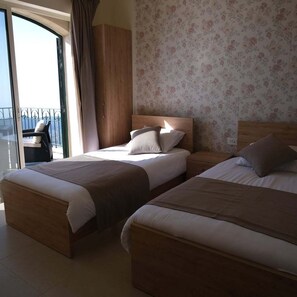 Shared Dormitory, Multiple Bedrooms, Smoking, Balcony | 8 bedrooms - Room-charming Guest Room Rental in Jaj L (Jaj)