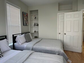 3 bedrooms, desk, iron/ironing board, free WiFi - Peaceful, modern 3BR Home Near Encore Casino, 12min to Boston (Everett)