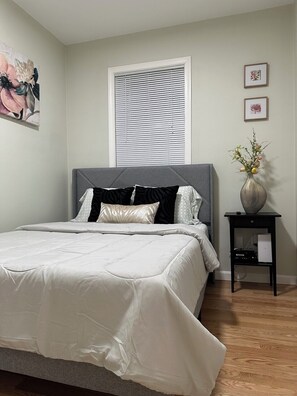 3 bedrooms, desk, iron/ironing board, free WiFi - Peaceful, modern 3BR Home Near Encore Casino, 12min to Boston (Everett)