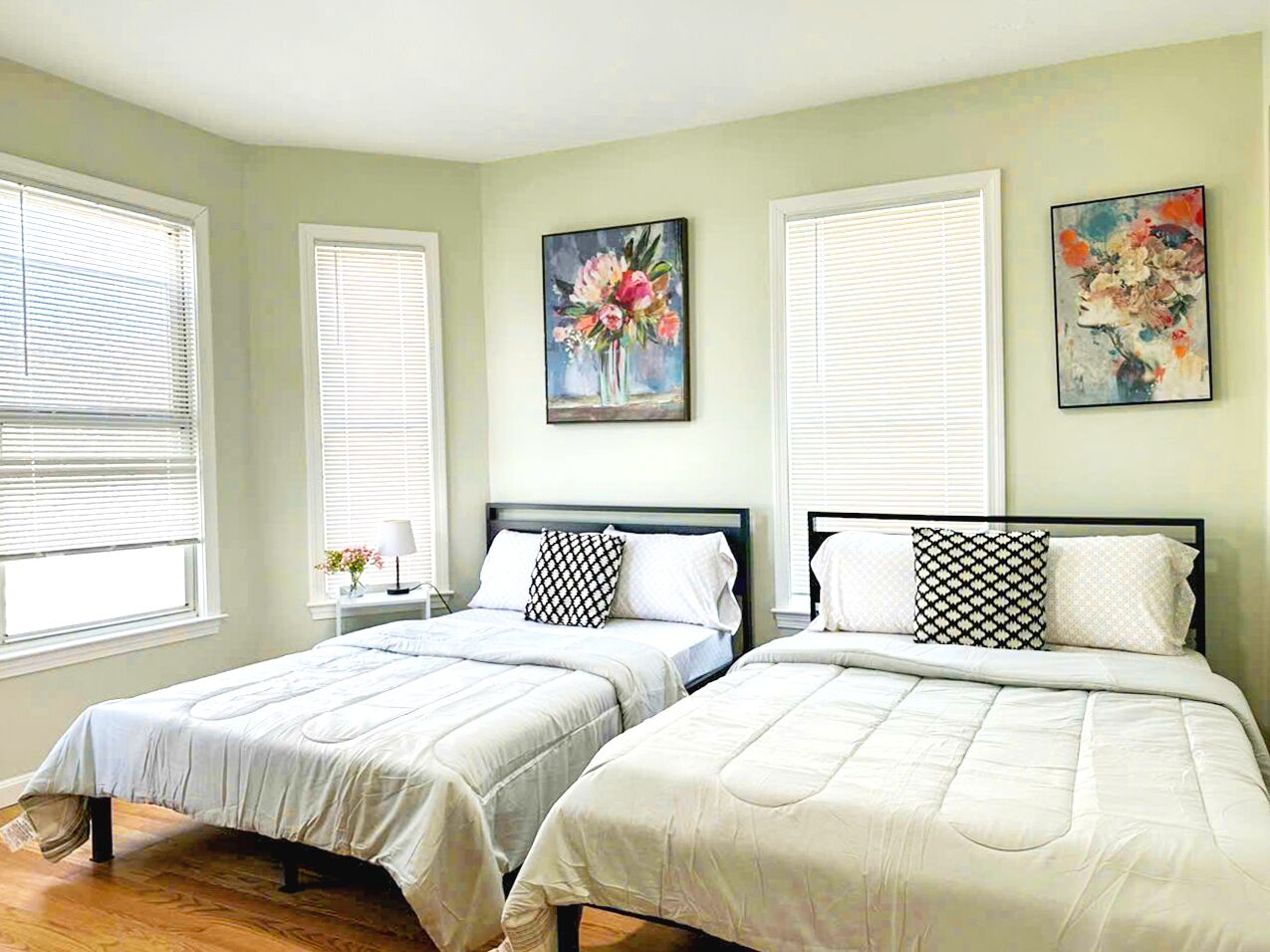 3 habitaciones, escritorio, tabla de planchar con plancha y wifi gratis 