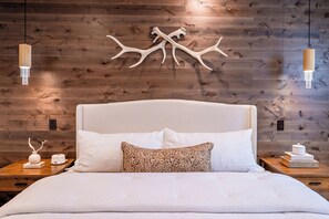 3 bedrooms, iron/ironing board, travel cot, free WiFi - Luxe Downtown Penthouse • Panoramic Hot Tub Views (Whitefish)