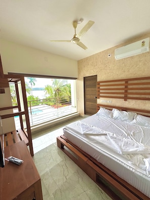 Deluxe Room, Lake View