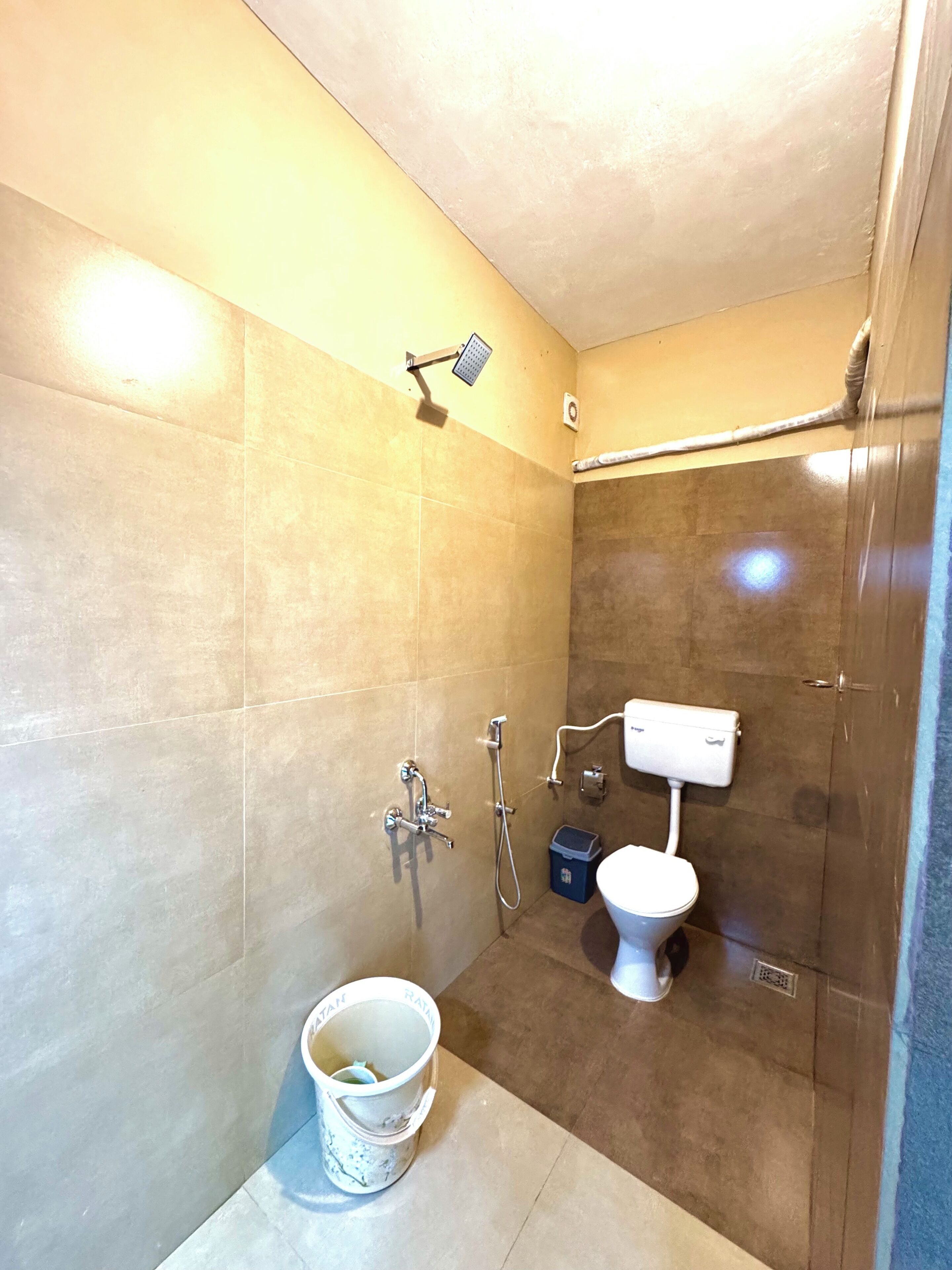 Towels, soap, shampoo, toilet paper