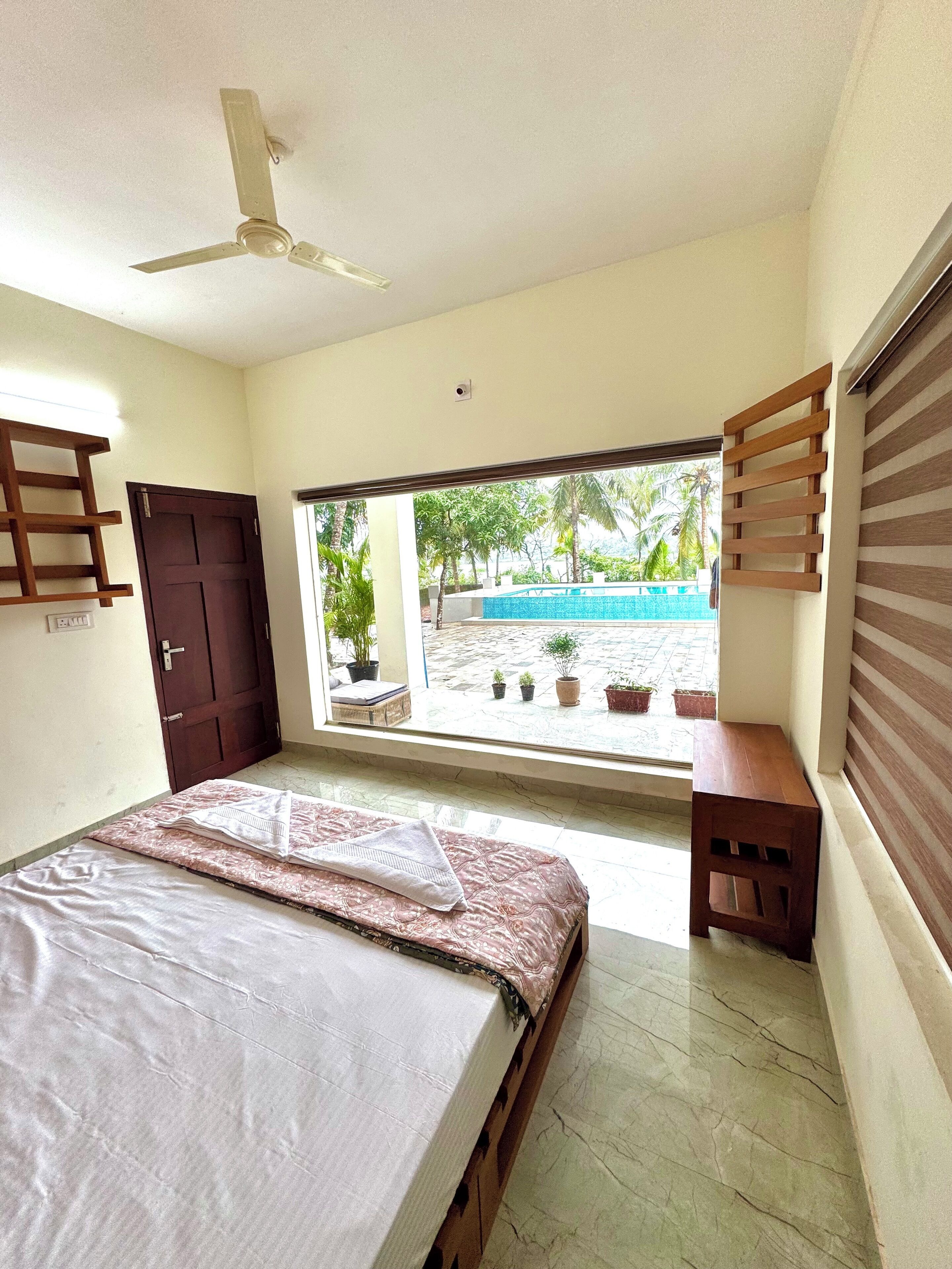 Deluxe Room, Lake View