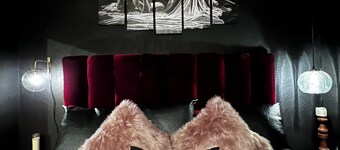 Cozy Modern Home- Sleeps 10- Dog Friendly