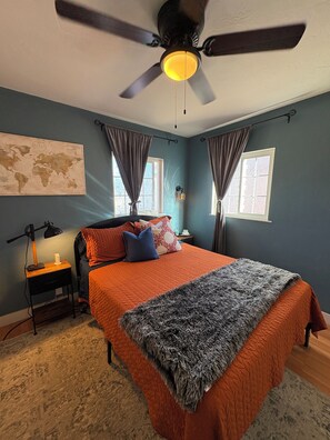 3 dormitoris, escriptori i planxa i posts de planxar 