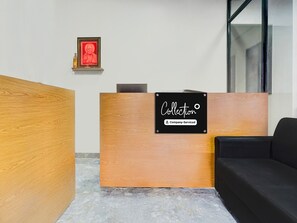 House | Reception - Collection O Talwade (Pune)