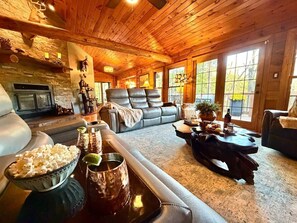TV, fireplace - Secluded Rustic-Chic Cabin/3BR/2BA/Hocking HIlls (Marion Township)