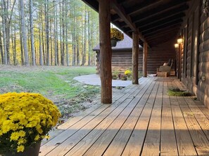 Terrace/patio - Secluded Rustic-Chic Cabin/3BR/2BA/Hocking HIlls (Marion Township)