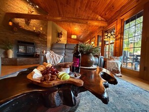 Dining - Secluded Rustic-Chic Cabin/3BR/2BA/Hocking HIlls (Marion Township)