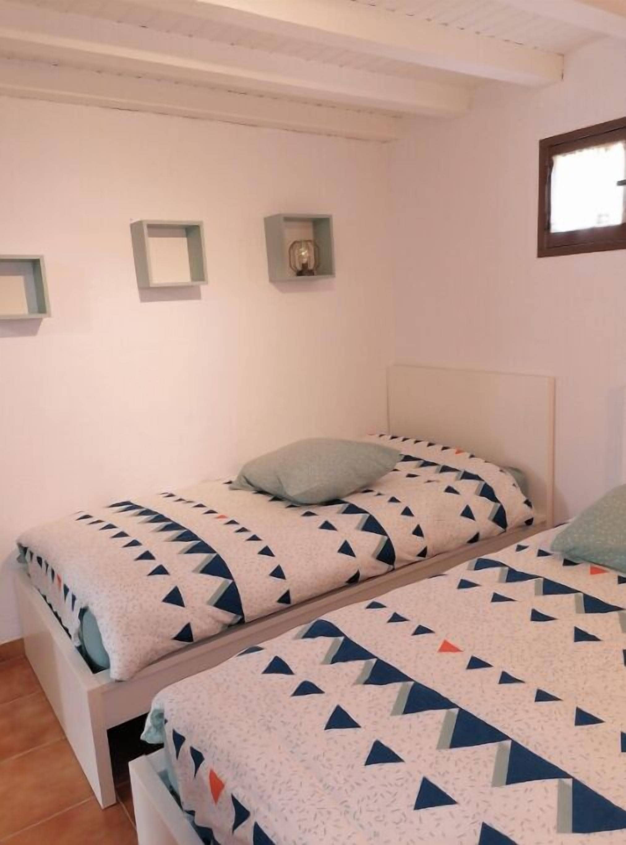 2 bedrooms, desk, iron/ironing board, travel crib