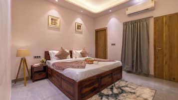 Classic Apartment | Iron/ironing board, free WiFi