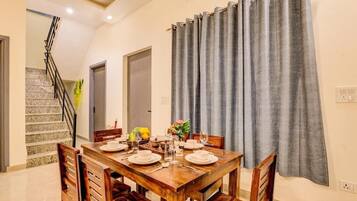 Villa, Garden View | Dining