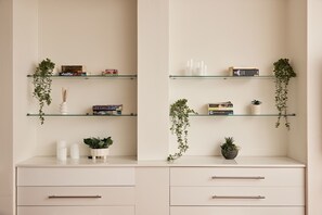 Interior - 4BR Surry Hills House, Free Parking, Dog Friendly (Surry Hills)