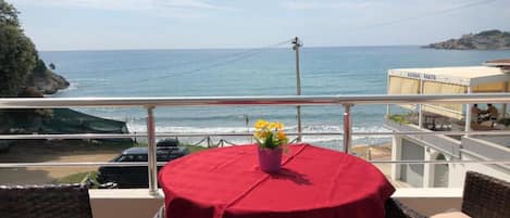 Studio (Studio apartment with sea view) | Balcony