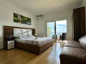 Kamar Triple (Standard Triple bedroom with sea view) | 13 kamar tidur