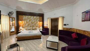 Casa de campo romântica, vista para o jardim | Ferros/tábuas de passar roupa, Wi-Fi de cortesia