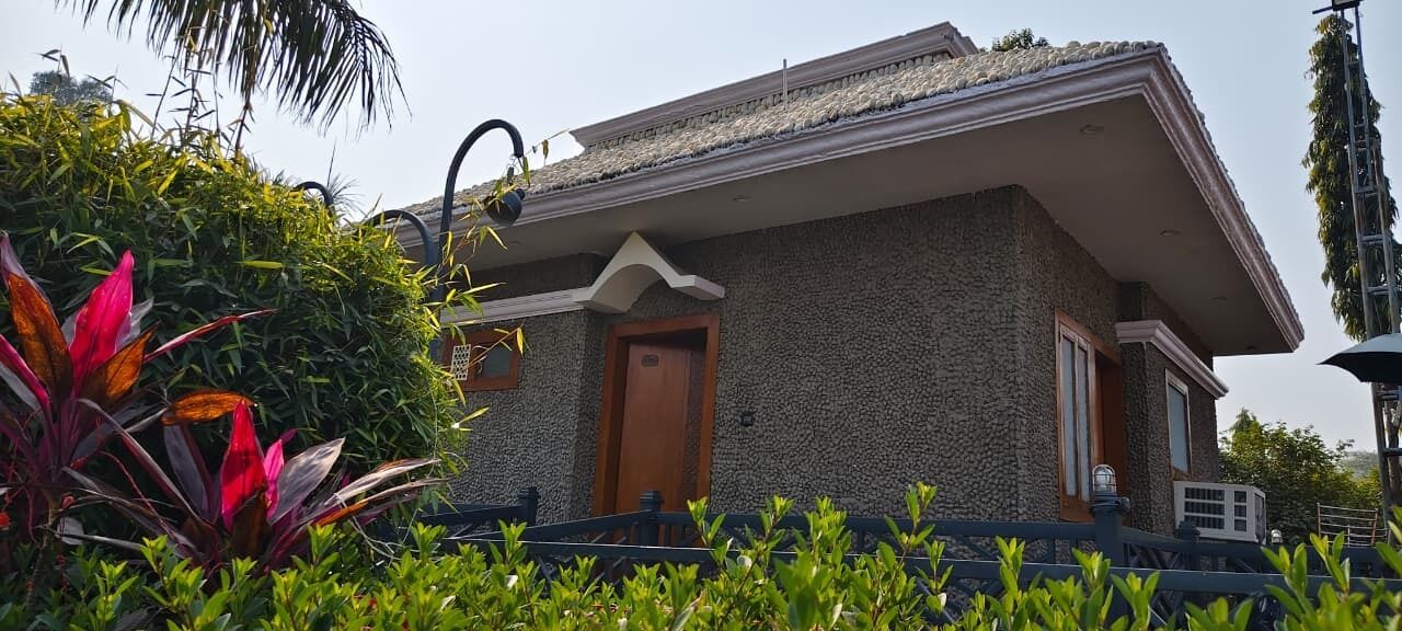 Luxury Cottage, Lake View | Iron/ironing board, free WiFi