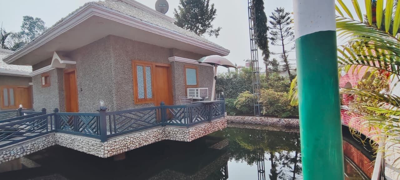 Luxury Cottage, Lake View | Iron/ironing board, free WiFi