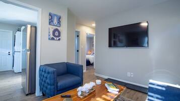 2 habitaciones, tabla de planchar con plancha, wifi y ropa de cama