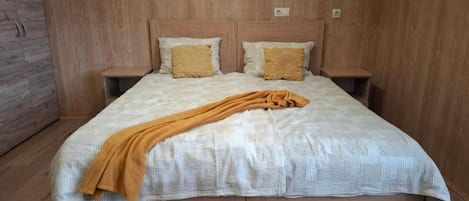 Habitación triple (Triple Room) | 4 dormitorios