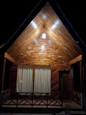 Interior - Sandy Ridge Resort (Neil Kendra)