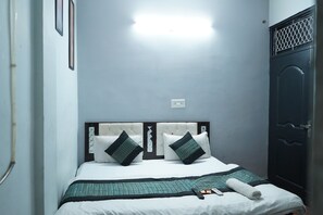 デラックス ダブルルーム バルコニー | デスク、WiFi (無料)、ベッドシーツ