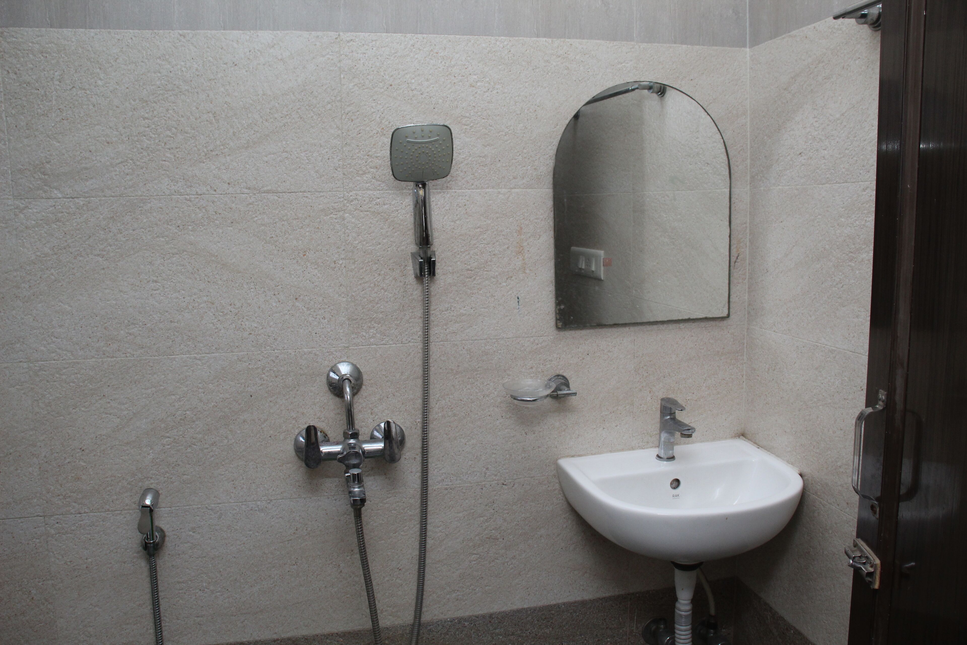 Deluxe Double Room | Bathroom | Shower, towels, soap, shampoo