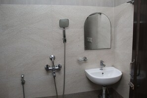Deluxe Double Room | Bathroom | Shower, towels, soap, shampoo - Hotel Avinaav Inn (Barasat)