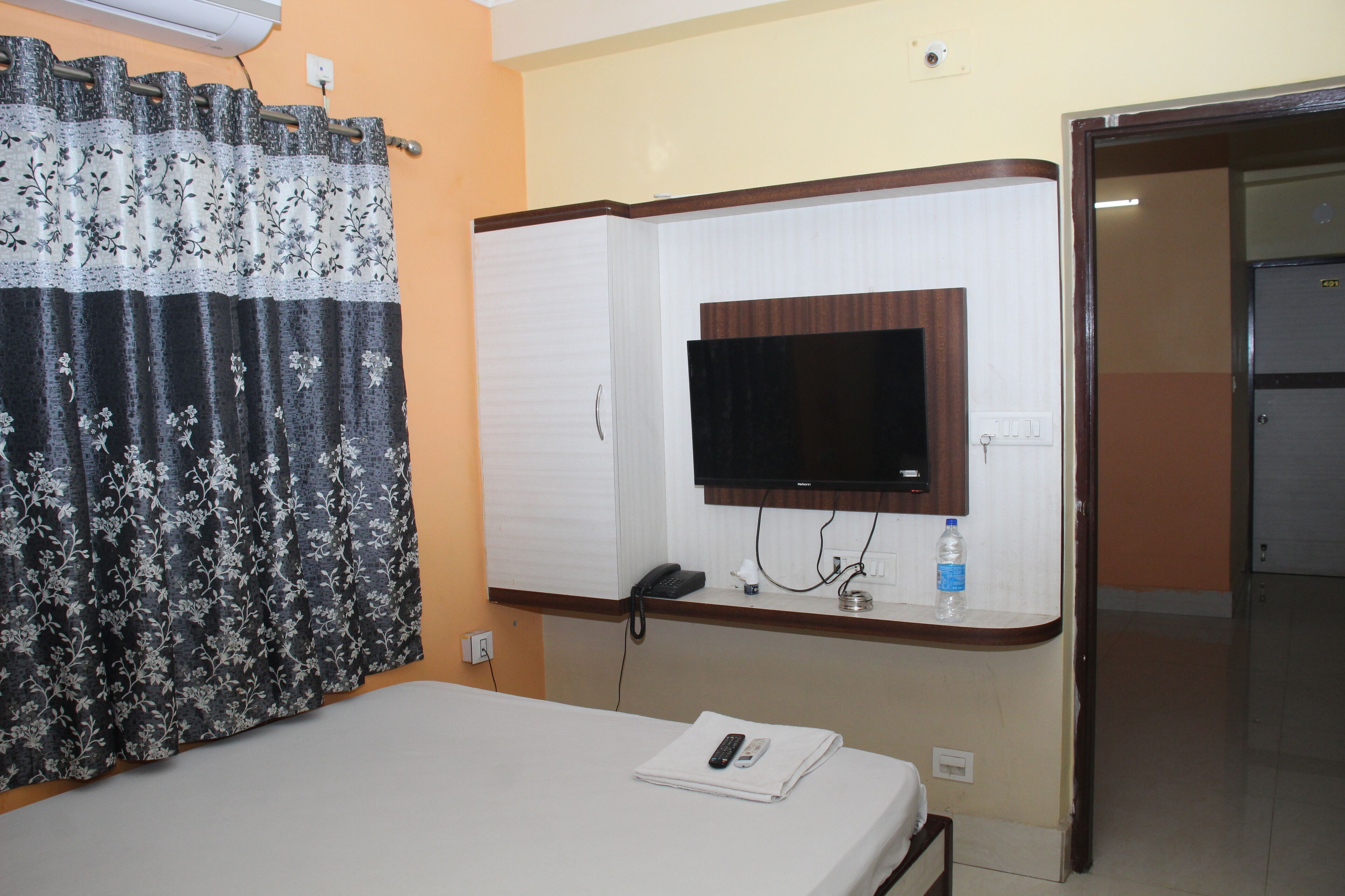 Deluxe Double Room | Laptop workspace, free WiFi