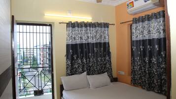 Espacio para trabajar con laptop y wifi gratis