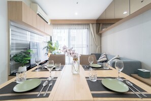 Dining - Modern 2BR Thong Lo BTS with Pool, Gym Sauna (Krung Thep Maha Nakhon)