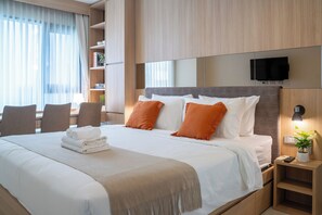 2 bedrooms, iron/ironing board, WiFi, bed sheets - Modern 2BR Thong Lo BTS with Pool, Gym Sauna (Krung Thep Maha Nakhon)