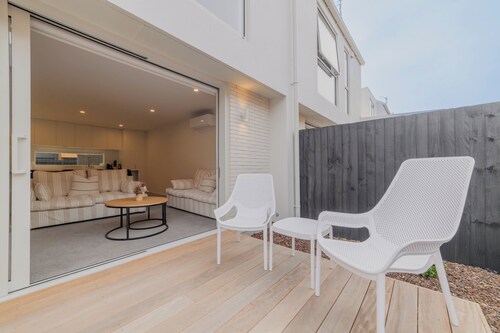 Modern Two Storey Stay with Private Patio