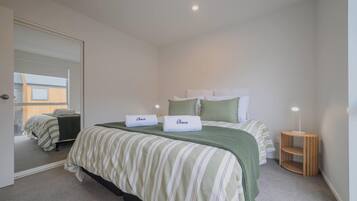 Iron/ironing board, WiFi, bed sheets