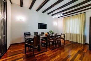Superior Villa, Balcony, Lake View | Dining - Lac sub Soare (Iordacheanu)
