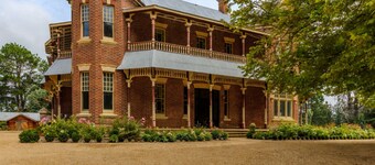 Burnima Cottage - situated next to Burnima Homestead at Historic Burnima Estate.