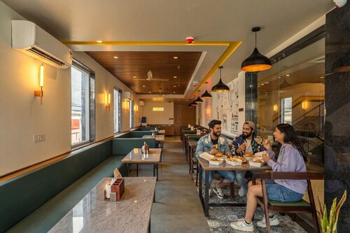 The Hosteller Delhi, International Airport