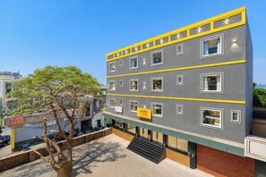 Exterior - The Hosteller Delhi, International Airport (New Delhi)