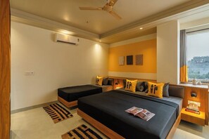 Chambre triple supérieure | Accès au Wi-Fi (inclus), literie fournie