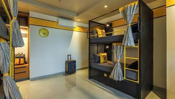 Bed in 6 Bed Mixed Dormitory | Free WiFi, bed sheets