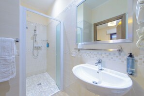 Standard Double Room, Balcony | Bathroom - Hotel Nuova Medusa (Rimini)