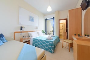 In-room safe, desk, laptop workspace, free WiFi - Hotel Nuova Medusa (Rimini)